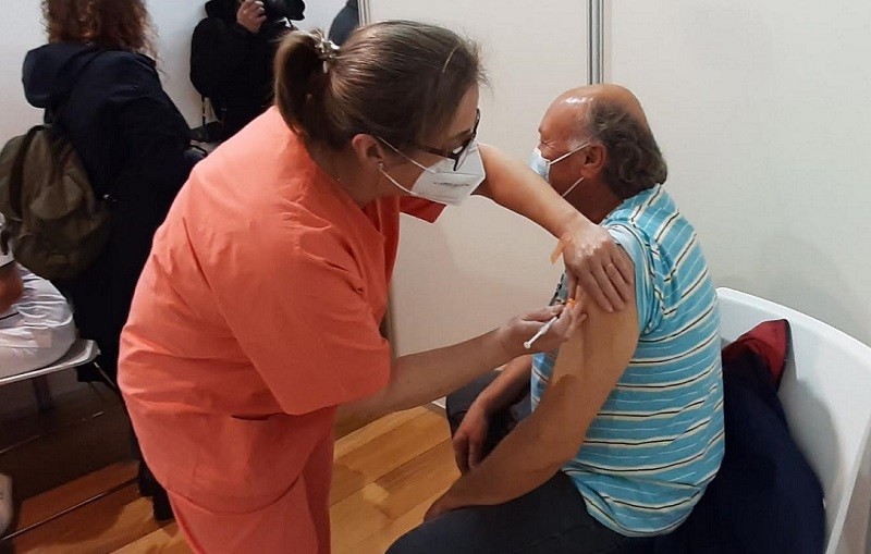 Mais de 300 mil idosos receberam segunda dose de reforço da vacina contra a covid-19