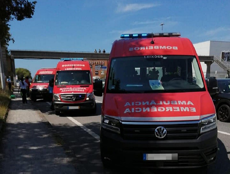 Ambulâncias e material doado por bombeiros segue segunda para a Ucrânia