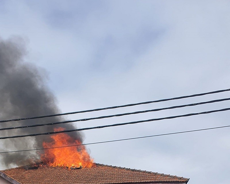 Incêndio em armazém devoluto em Vila do Conde
