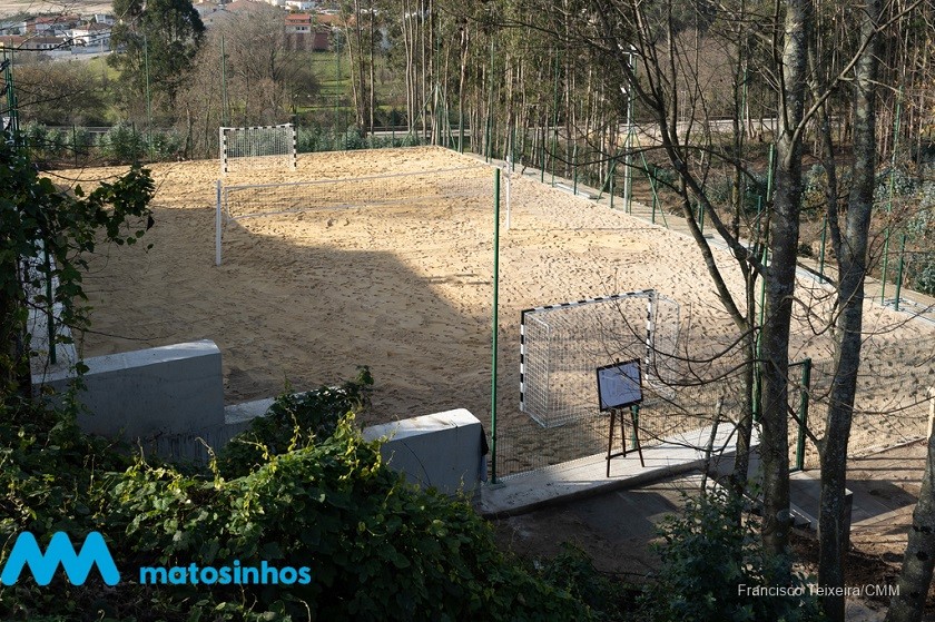 Académica de S. Mamede em Matosinhos tem campo de jogos de areia