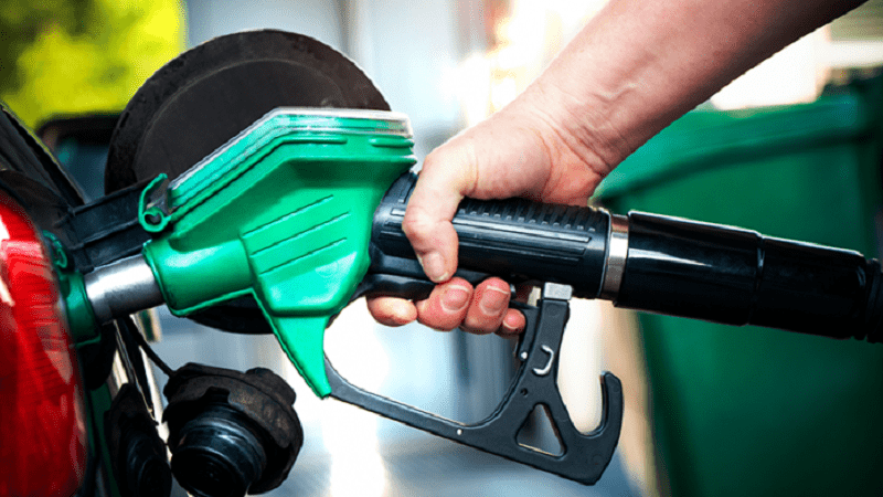 Novas mexidas no preço dos combustíveis: o gasóleo desce e a gasolina sobe