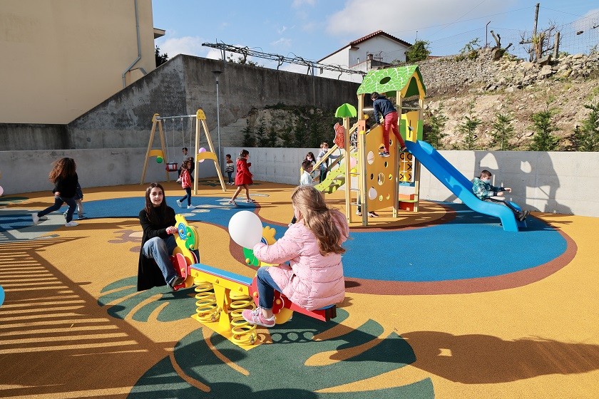 Rio Mau inaugurou Parque Infantil