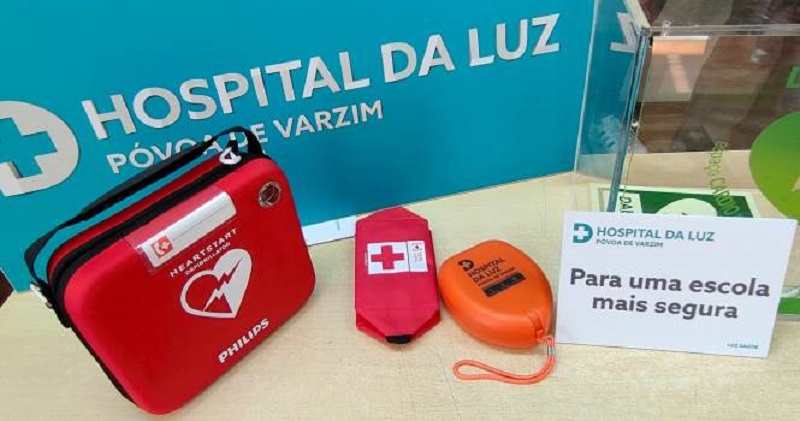 Hospital da Luz entregou desfibrilhadores a escolas de Vila do Conde e Póvoa