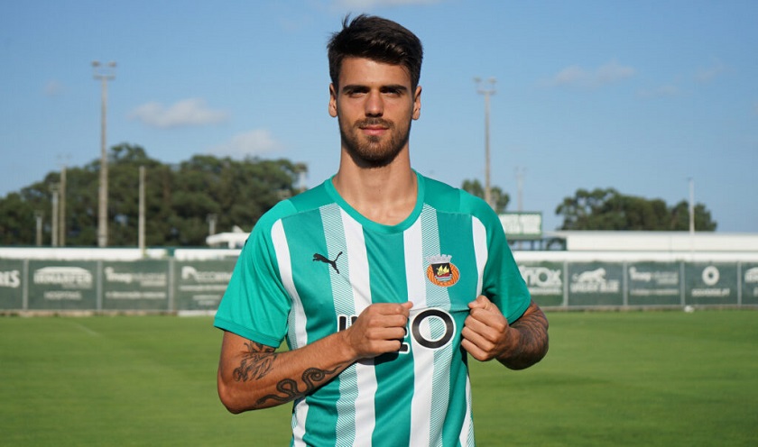 Rio Ave oficializa João Ferreira, jogador formado em Vila do Conde