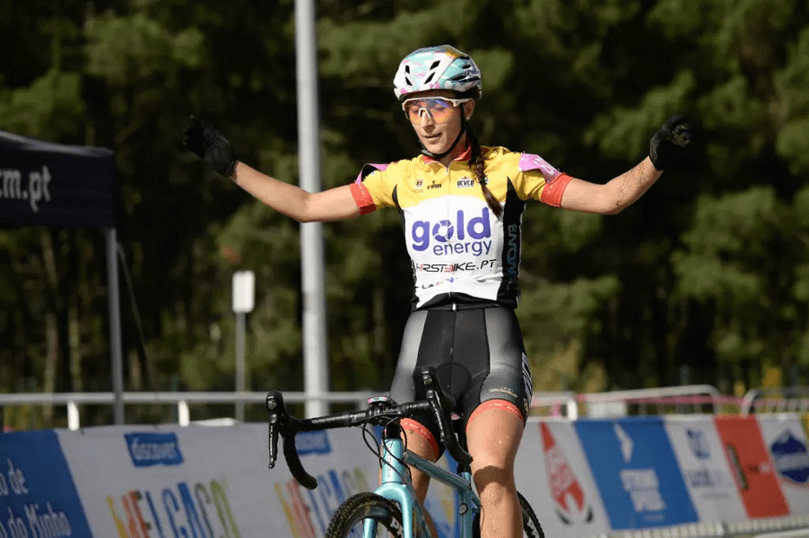 Joana Monteiro da FirstBike Team/Vila do Conde é vice-campeã nacional de ciclocrosse
