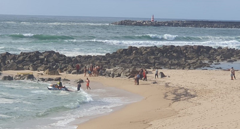 Turista em dificuldades foi retirado da água em praia de Vila do Conde