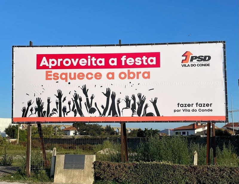 PSD critica gestão da Câmara de Vila do Conde com cartaz gigante à entrada da cidade