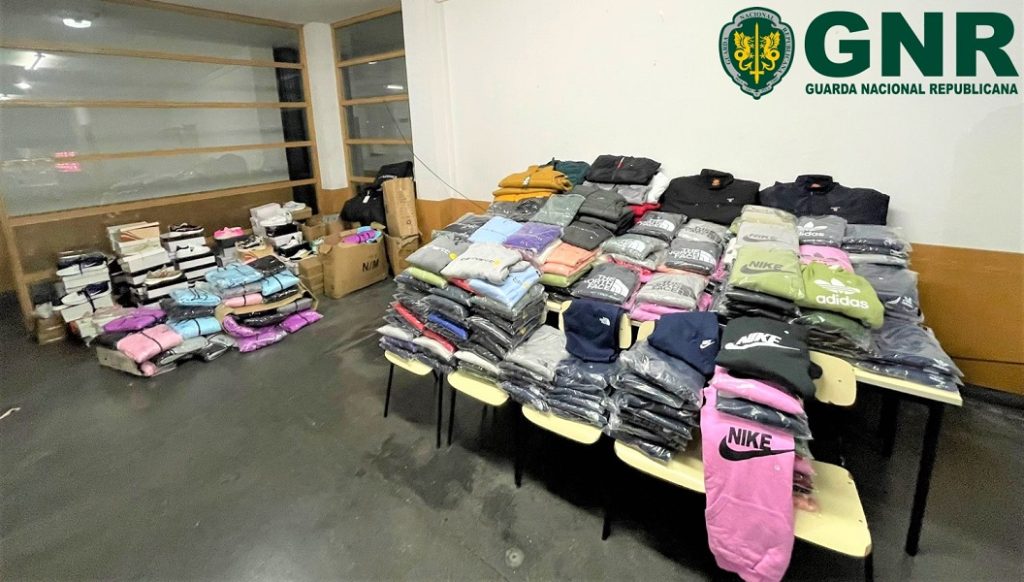 GNR detém três homens em Vila do Conde e apreende mais de 10 mil artigos contrafeitos