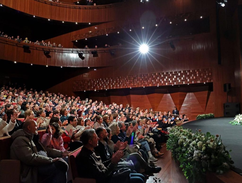 Centenas vão ao Teatro de Vila do Conde cantar as janeiras