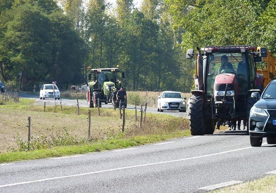 Agricultores vão cortar estradas com tratores amanhã, a partir 06h00