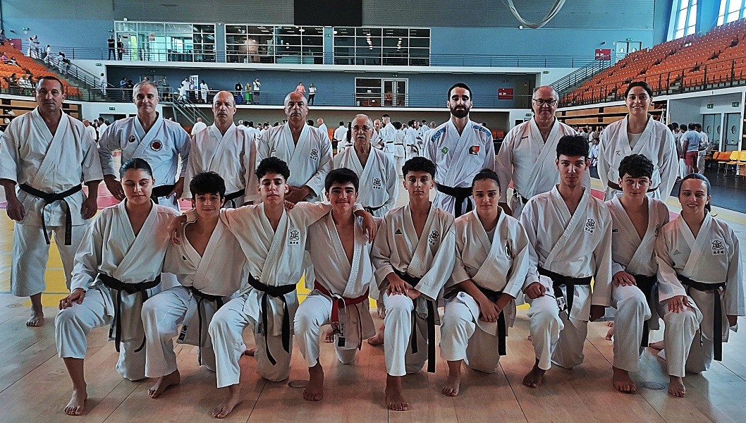 Karatecas do GC Vilacondense sobem graduações em Coimbra