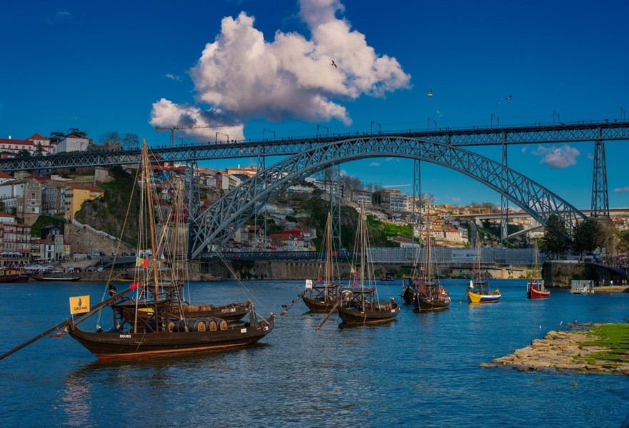 Barco liga a partir de hoje o Porto e Gaia de hora a hora