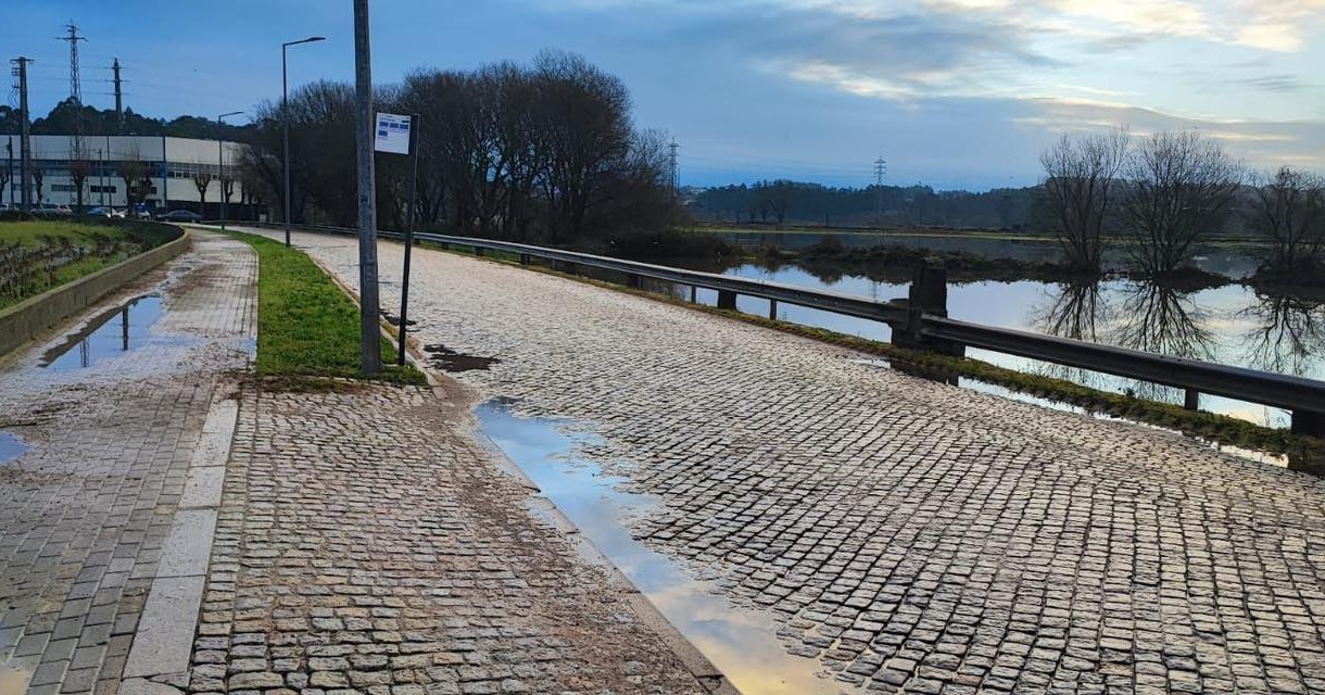 Já está aberta a Rua das Calçadas em Touguinha junto ao rio Ave